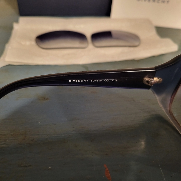 Vintage late 70's/Early 80's Givenchy Sunglasses, Navy - Picture 4 of 7